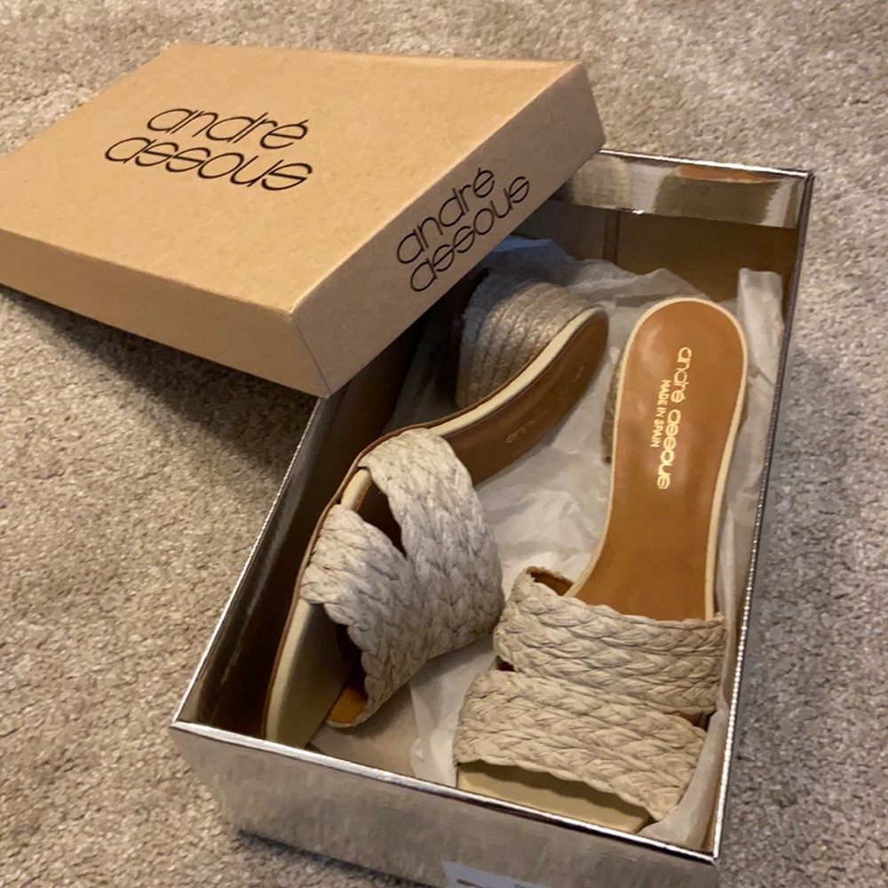 NEW Andre Assous Block Heel Sandal